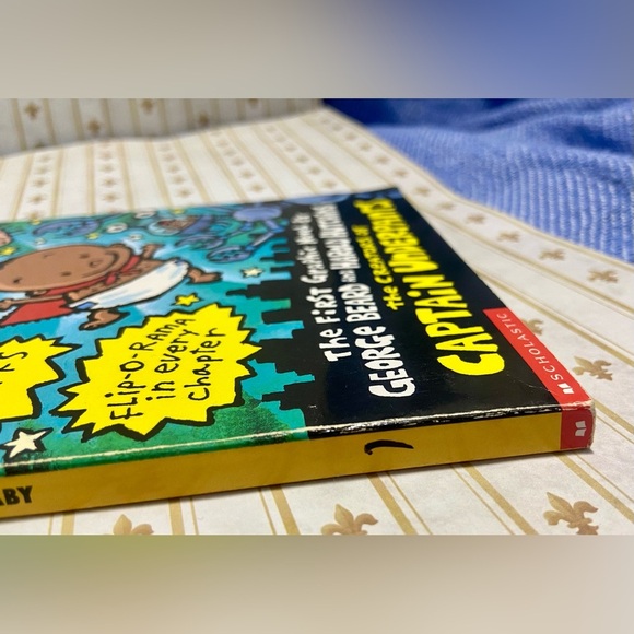 📚 3/$15 The Adventures of Super Diaper Baby Graphic Novel - Picture 4 of 5